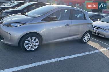 Хэтчбек Renault Zoe 2015 в 