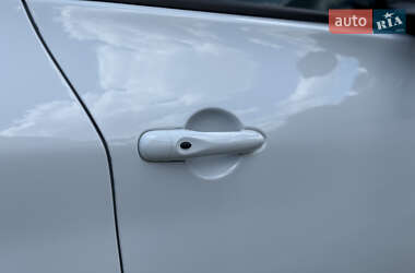 Хэтчбек Renault Zoe 2019 в 