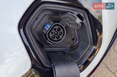 Хэтчбек Renault Zoe 2017 в 