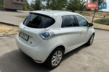 Хетчбек Renault Zoe 2016 в 
