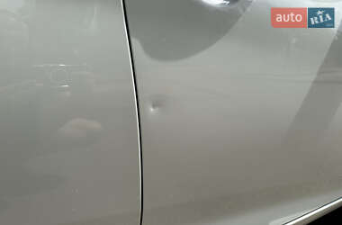 Хетчбек Renault Zoe 2016 в 