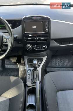 Хэтчбек Renault Zoe 2017 в 