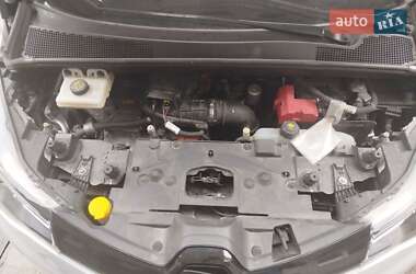 Хэтчбек Renault Zoe 2021 в 