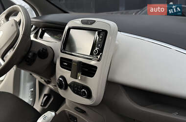 Хэтчбек Renault Zoe 2015 в 