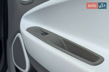 Хэтчбек Renault Zoe 2015 в 