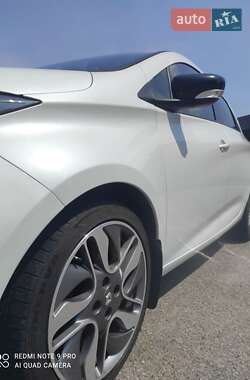 Хэтчбек Renault Zoe 2016 в 