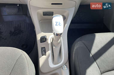 Хэтчбек Renault Zoe 2018 в 