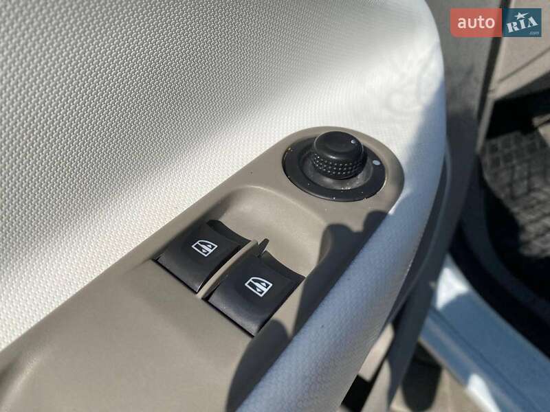 Хэтчбек Renault Zoe 2015 в Львове