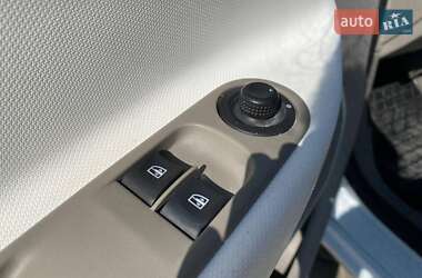 Хэтчбек Renault Zoe 2015 в 