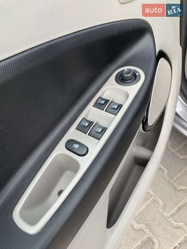 Хэтчбек Renault Zoe 2015 в Ровно