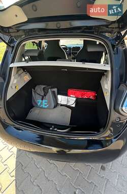 Хэтчбек Renault Zoe 2016 в 
