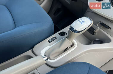Хэтчбек Renault Zoe 2013 в 