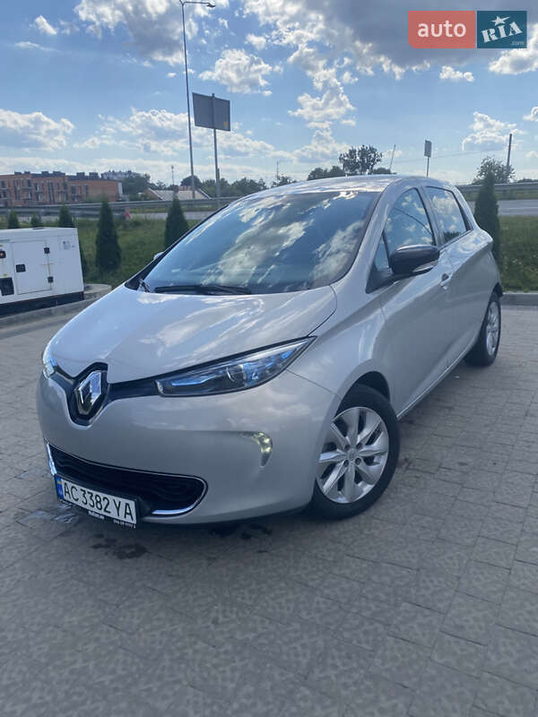 Хэтчбек Renault Zoe 2016 в 