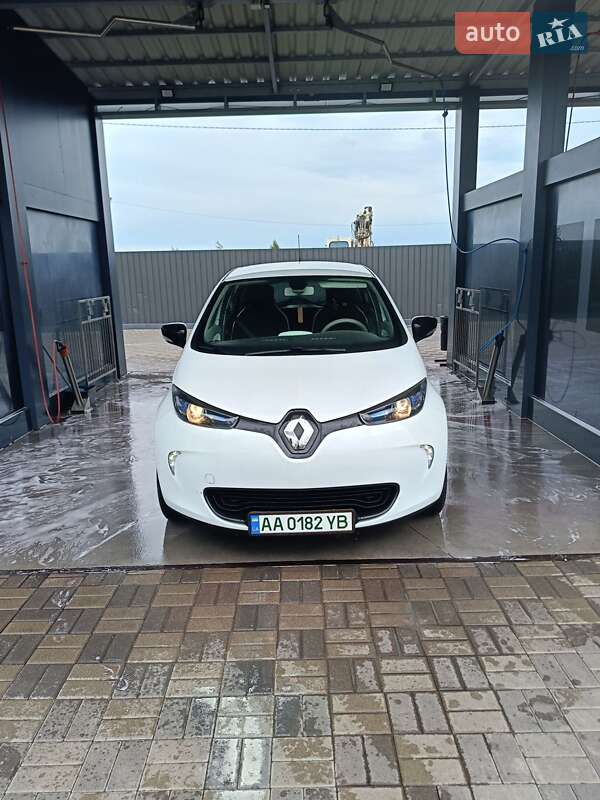 Хэтчбек Renault Zoe 2017 в 