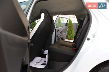 Хэтчбек Renault Zoe 2022 в 
