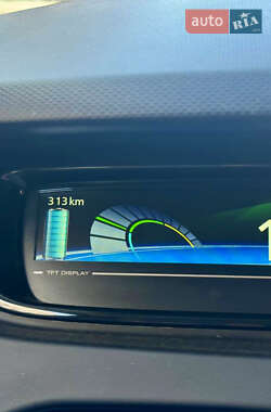 Хэтчбек Renault Zoe 2017 в 