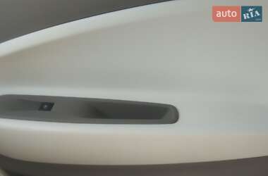 Хэтчбек Renault Zoe 2019 в 