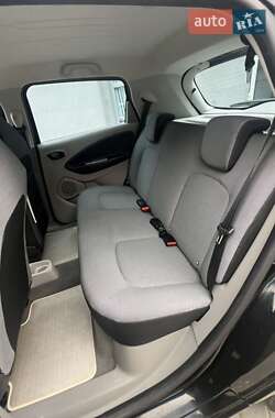 Хэтчбек Renault Zoe 2013 в 