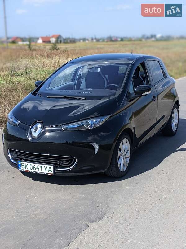 Хэтчбек Renault Zoe 2015 в 