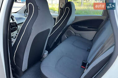 Хэтчбек Renault Zoe 2014 в 