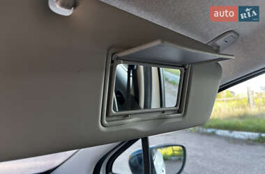 Хэтчбек Renault Zoe 2014 в 