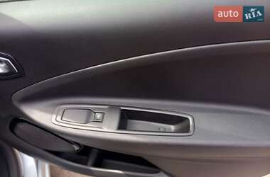 Хэтчбек Renault Zoe 2020 в 