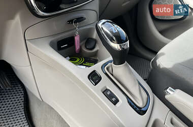 Хэтчбек Renault Zoe 2014 в 