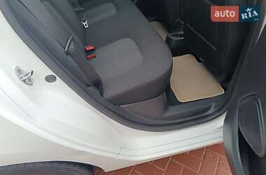 Хэтчбек Renault Zoe 2017 в 