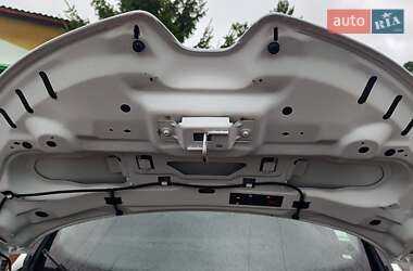 Хэтчбек Renault Zoe 2017 в 