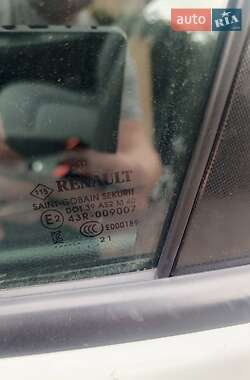 Хэтчбек Renault Zoe 2021 в 