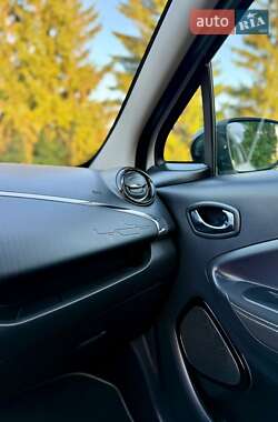 Хэтчбек Renault Zoe 2017 в 