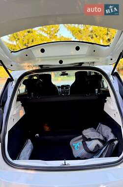 Хэтчбек Renault Zoe 2017 в 