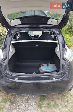 Хэтчбек Renault Zoe 2016 в 