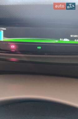 Хэтчбек Renault Zoe 2016 в 
