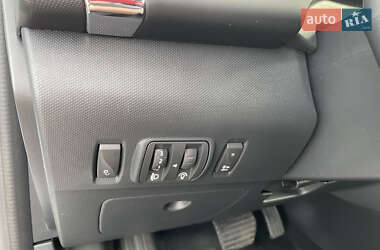Хэтчбек Renault Zoe 2019 в 