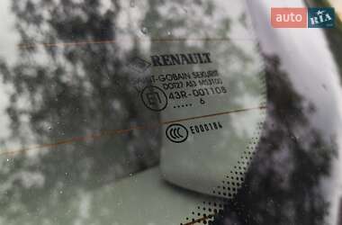 Хэтчбек Renault Zoe 2016 в 