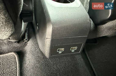 Хэтчбек Renault Zoe 2020 в 