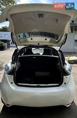 Хэтчбек Renault Zoe 2016 в 