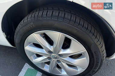 Хэтчбек Renault Zoe 2014 в 
