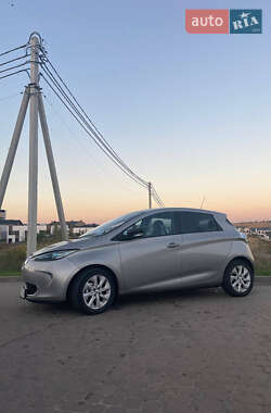 Хэтчбек Renault Zoe 2015 в 