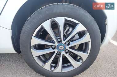 Хэтчбек Renault Zoe 2020 в 
