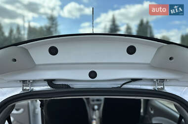 Хэтчбек Renault Zoe 2018 в 