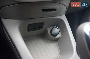 Хэтчбек Renault Zoe 2015 в 