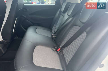 Хэтчбек Renault Zoe 2021 в 