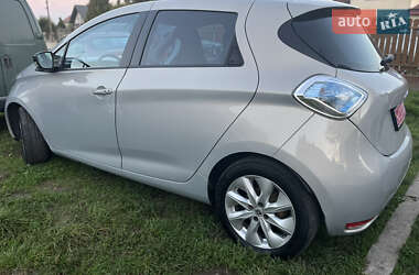 Хэтчбек Renault Zoe 2015 в 