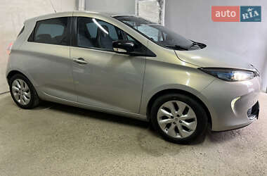 Хэтчбек Renault Zoe 2015 в 