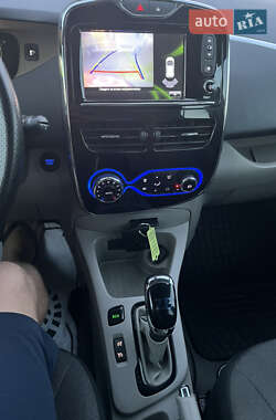 Хэтчбек Renault Zoe 2015 в 
