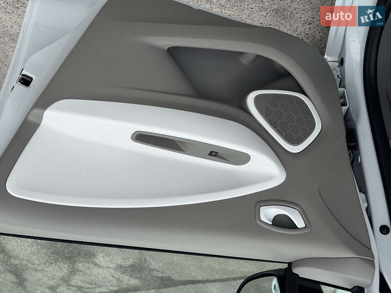 Хэтчбек Renault Zoe 2019 в Киеве