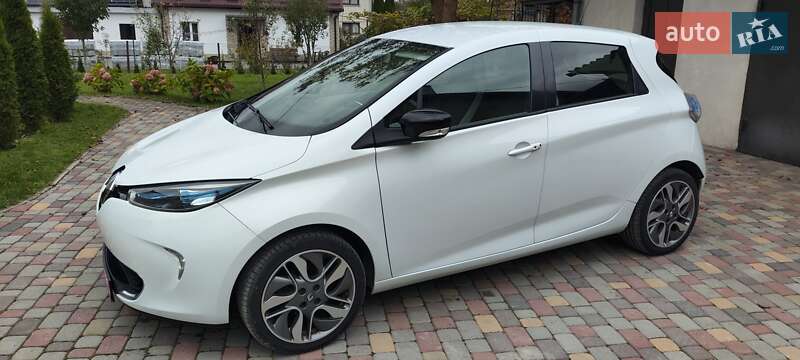 Хэтчбек Renault Zoe 2016 в 