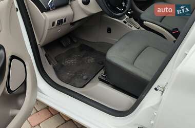 Хэтчбек Renault Zoe 2016 в 